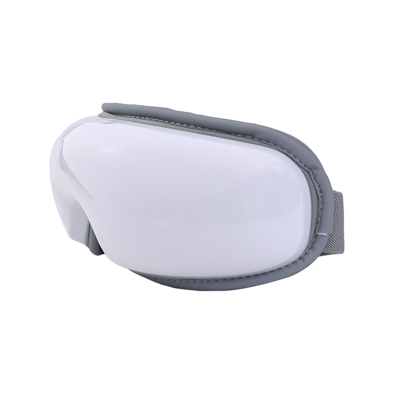 Can an eye massager be used in conjunction with other therapies or treatments?